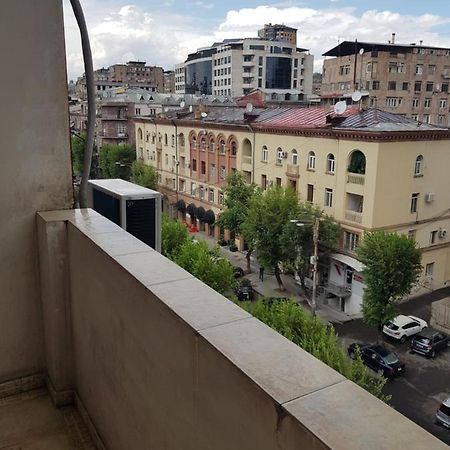 Apartment-14 In The Center Of Erivan Exterior foto