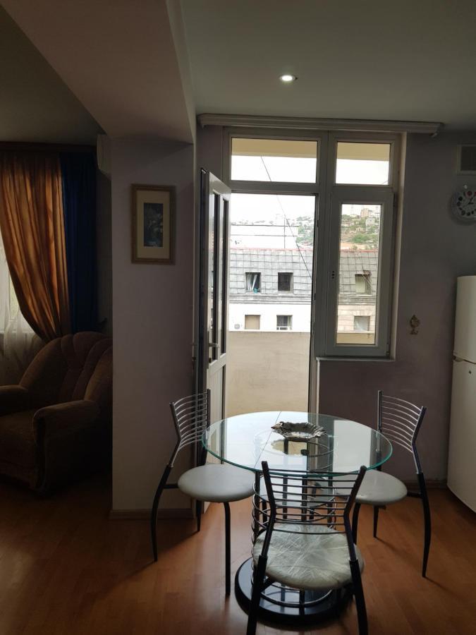 Apartment-14 In The Center Of Erivan Exterior foto