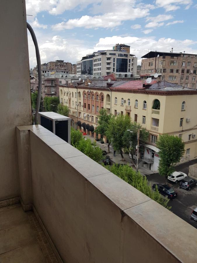 Apartment-14 In The Center Of Erivan Exterior foto
